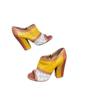 Latitude femme  leather heels size 38 euro - Us 7.5